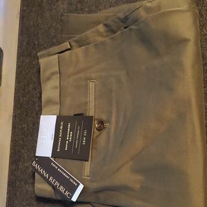 Banana Republic Rapid Movement Tapered Chino 38x32 Olive